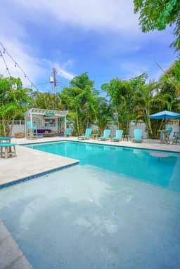 IRB Vice, golf cart, rooftop deck & heated pool