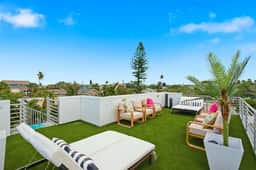 80’s Paradise, golf cart, rooftop deck & heated pool - Image 5