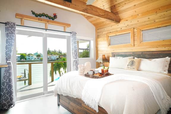 Paradise Lodge
